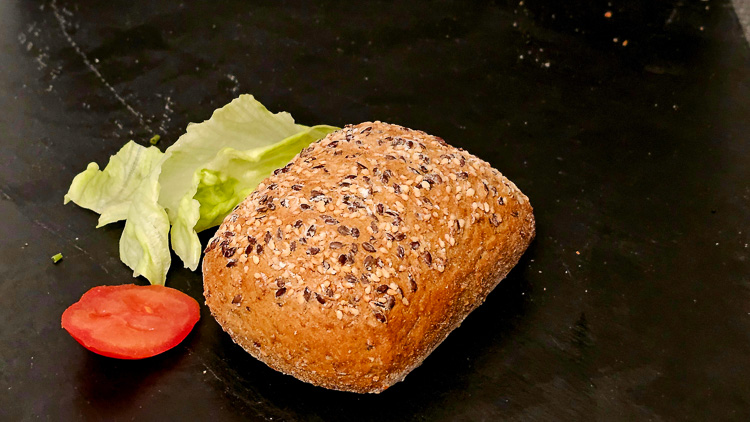 knuspriges Weizenbrötchen