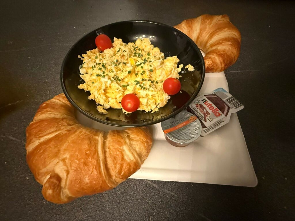 Rührei-Frühstück
